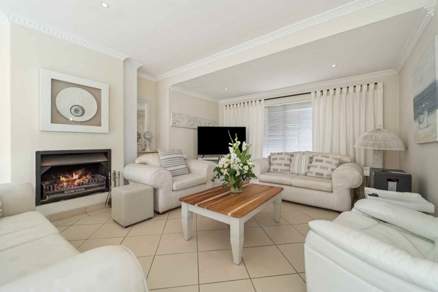 4 Bedroom Property for Sale in Sunset Links Western Cape
